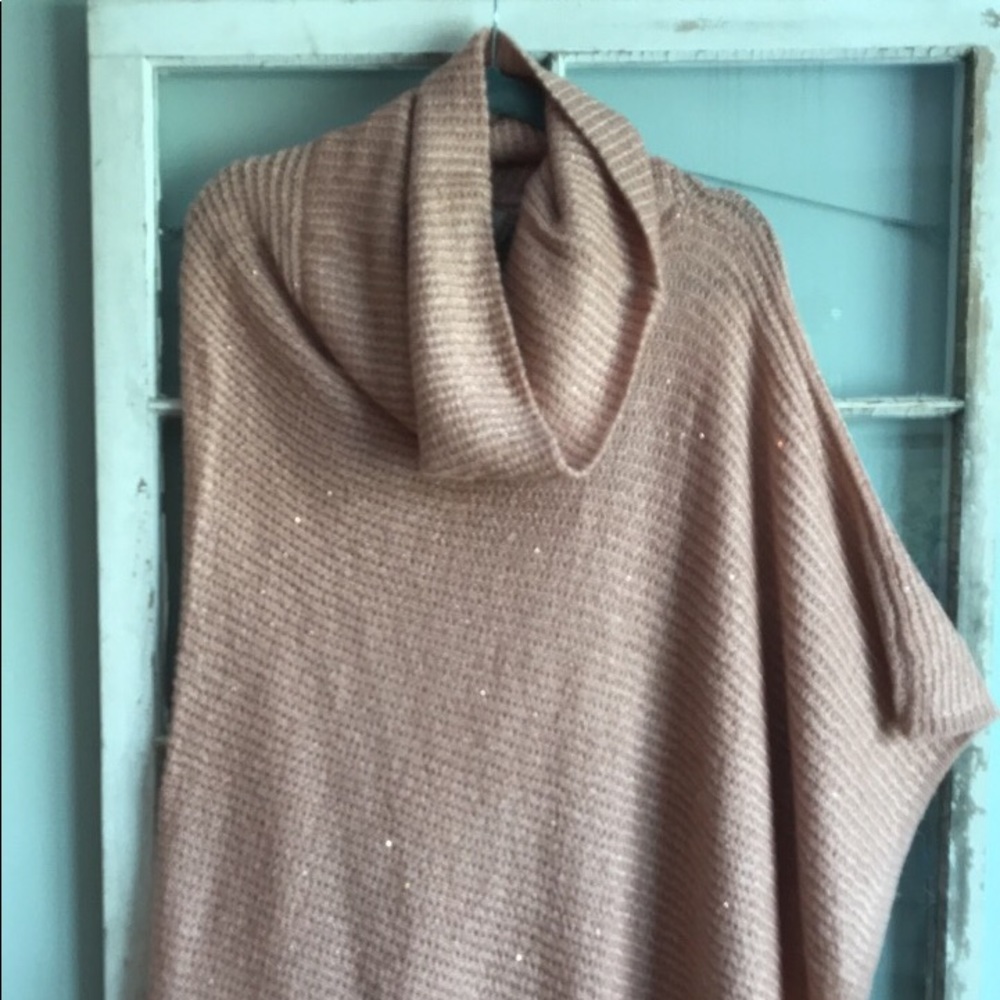 Evy’s Tree Holly Poncho
